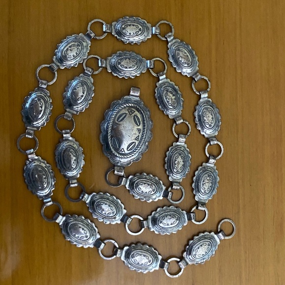✨ Vintage Sancrest® / Sanford Silver-Tone Concho Belt | Southwestern | 1960s–70s - Picture 2 of 12